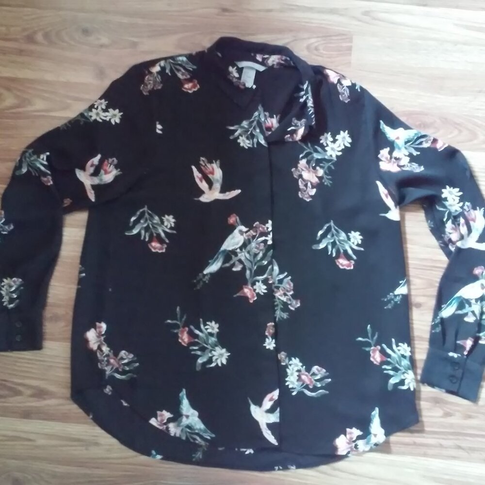 H & M Women's Blouse Sz US 8 CA 8 EUR 40 Extra Button Black With Birds